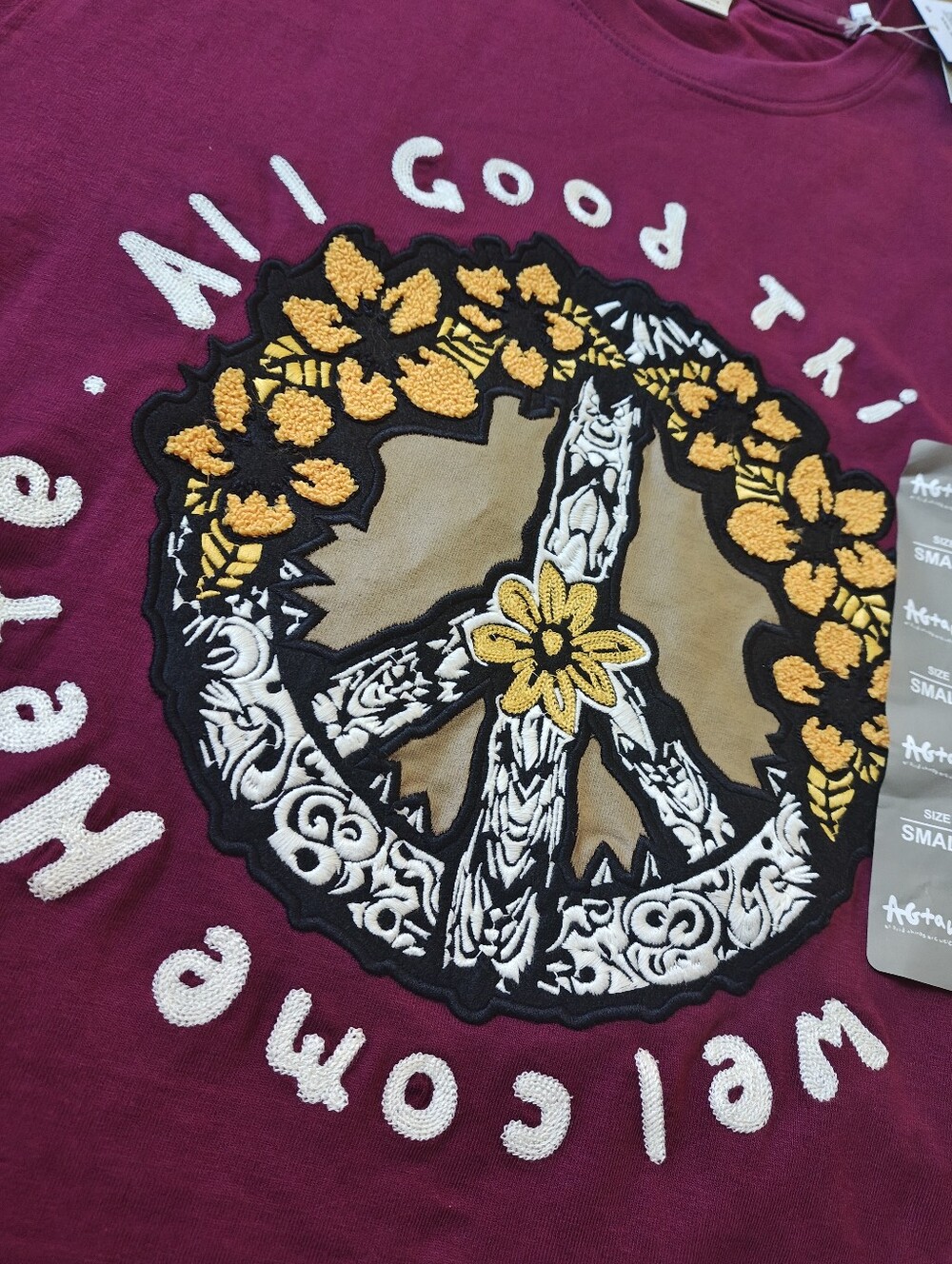NWT AGtawh All Good Things Welcome Here Embroidered Appliqué Peace Sign Tee - Picture 3 of 8